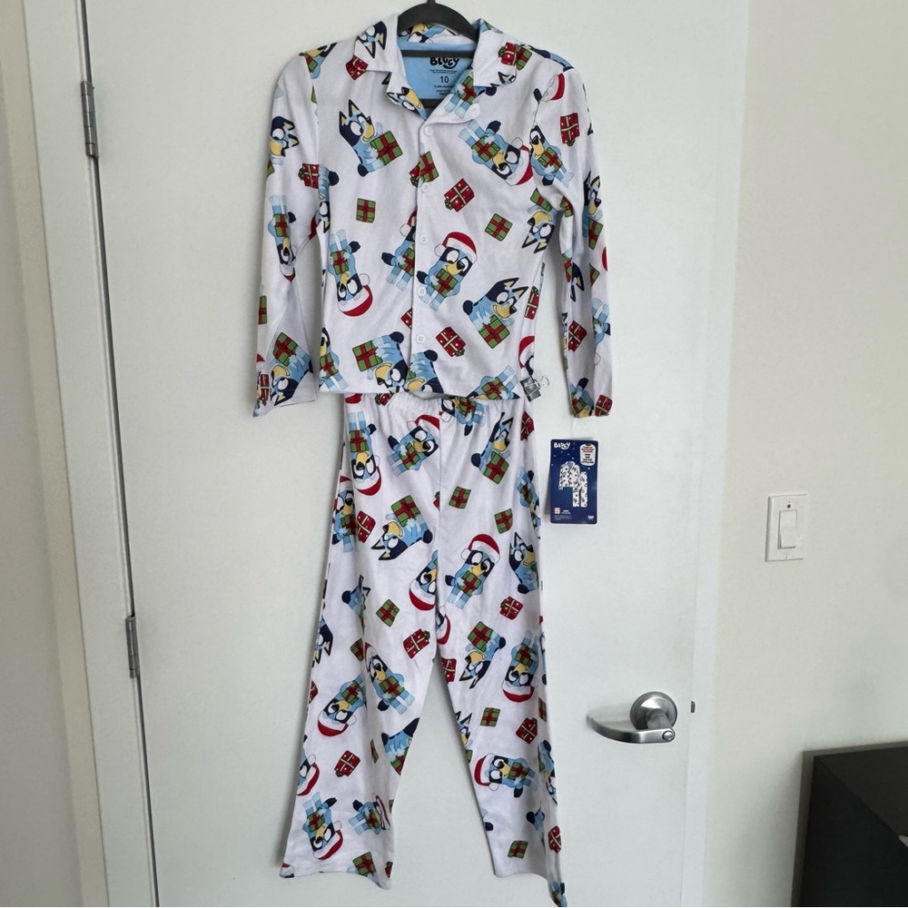 NWT Bluey Kids Unisex 10Y Christmas Fleece 2-Piece Pajama Set Boys Girls White